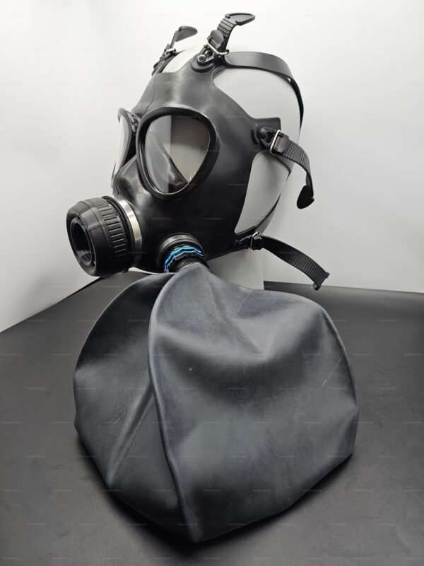 Black latex fetish gas mask with RD40 thread and MF11 design, featuring adjustable straps and a sleek, adventurous vibe.